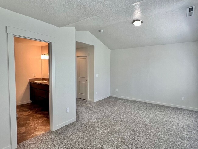Building Photo - Beautiful Newer Built Home Central location!