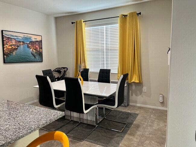 Building Photo - 4 Bedroom 2.5 Bathroom 2 Story Single Family Home