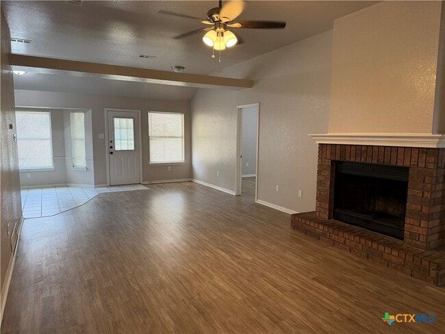 Building Photo - 916 Whirlaway Dr