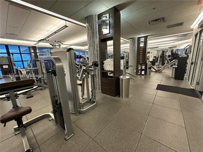 Building Photo - 21200 Point Pl