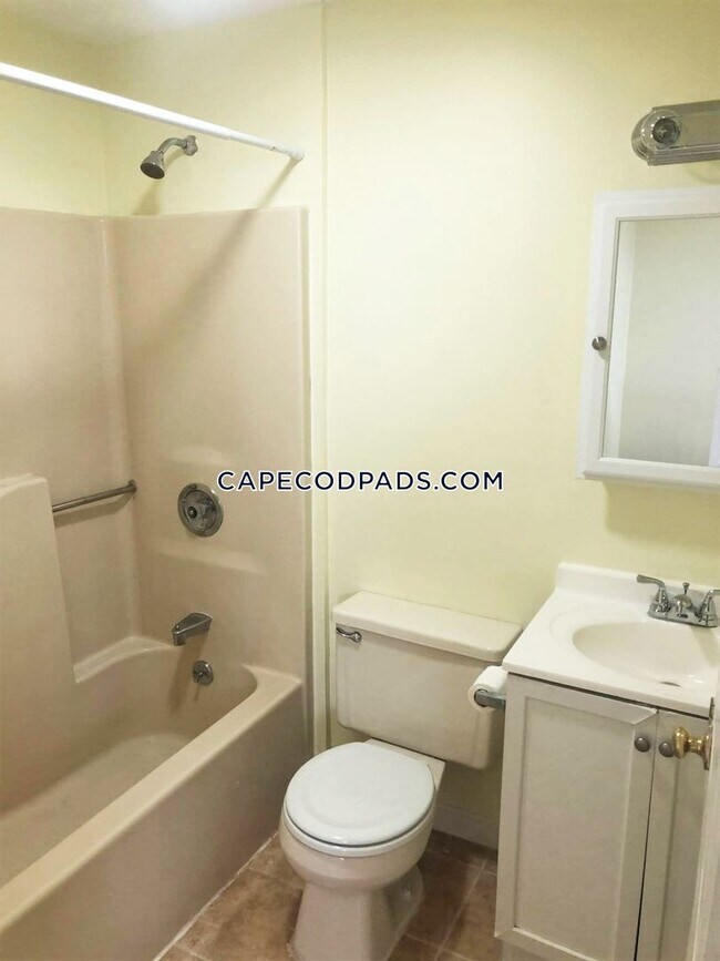 Building Photo - 357 Main St