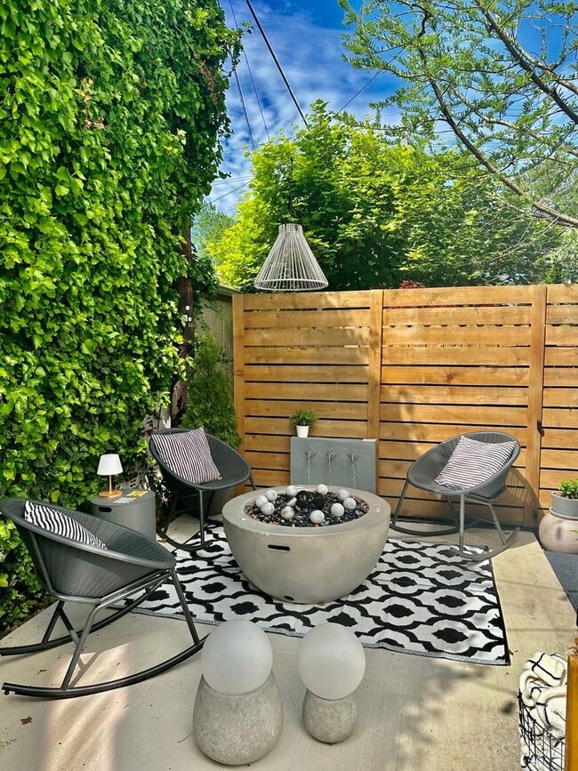 Building Photo - 1130 SE Tenino St