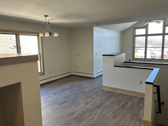 Building Photo - 715 Hampton St