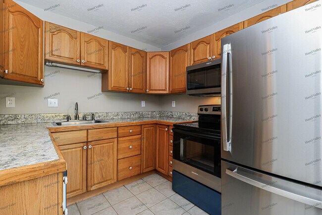 Building Photo - 2370 Palm Dr