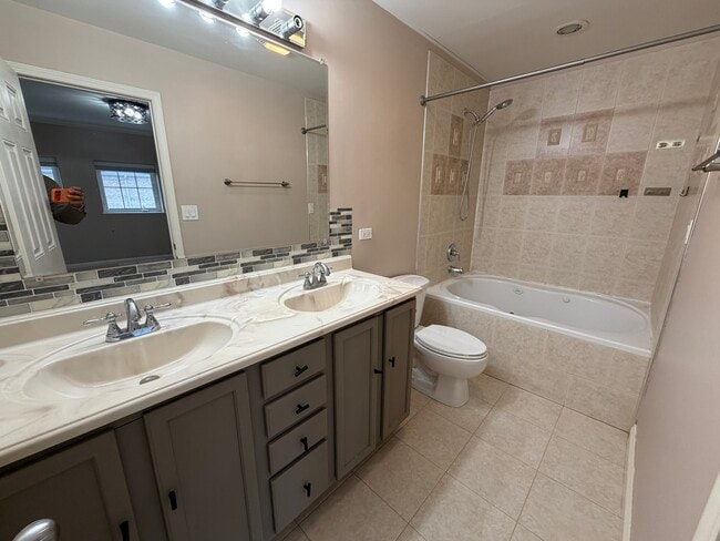 Building Photo - 183 N Des Plaines River Rd