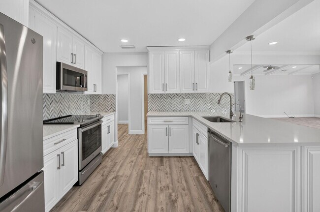 Building Photo - 787 Havana Dr