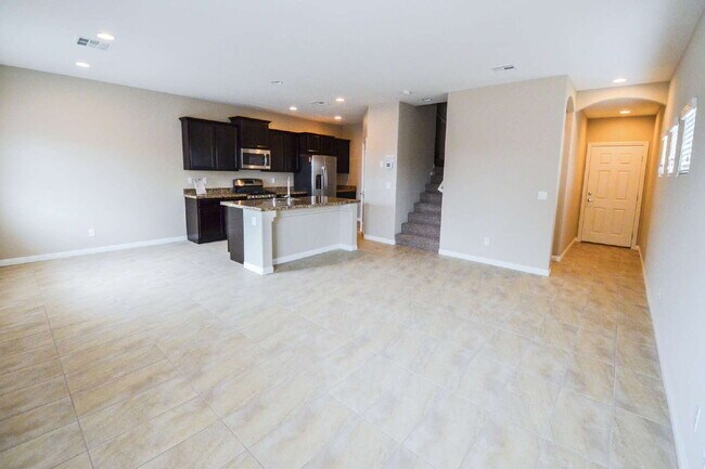 Building Photo - "Spacious 4-Bedroom Retreat with 2.5 Baths in Vibrant Las Vegas Locale!"