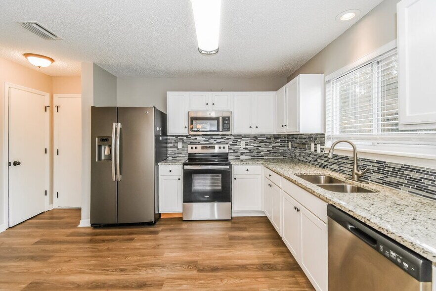 Building Photo - 2236 Fresco Dr