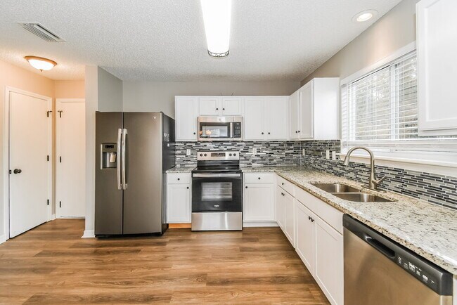 Building Photo - 2236 Fresco Dr