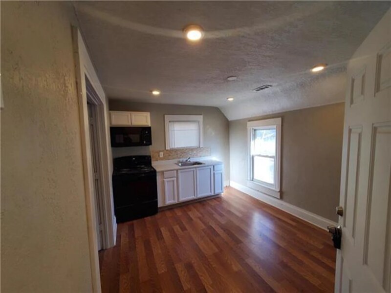 Building Photo - 3841 Roberts St