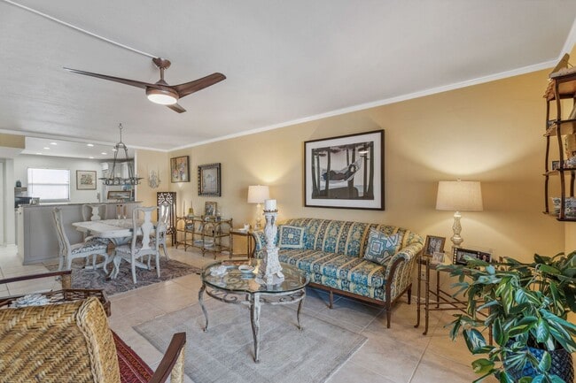 Building Photo - 2 Bed 2 Bath waterfront Condo