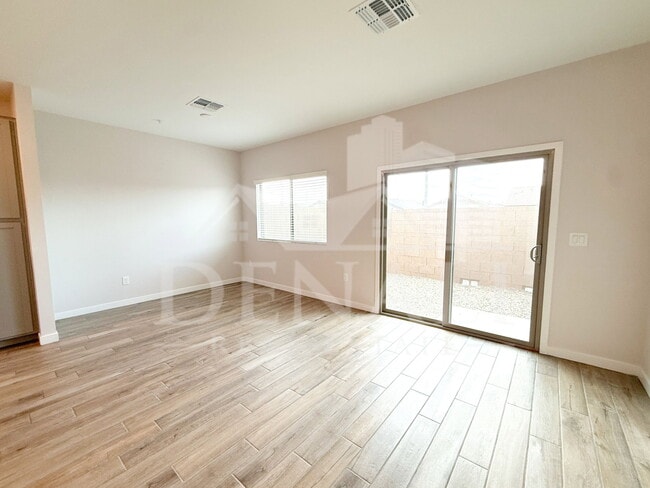 Building Photo - 7532 W Darrow St