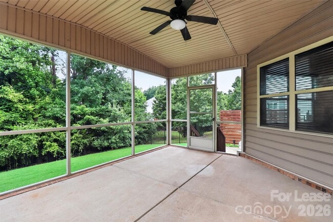 Building Photo - 549 Daventry Ct