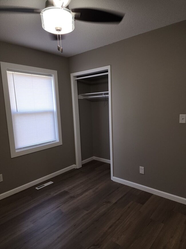 Building Photo - Four bedroom two bathroom house W/ double ...