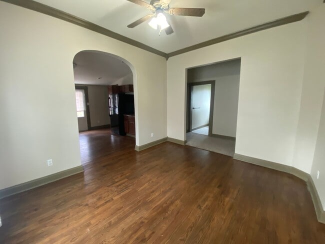 Building Photo - Charming 2bed/2bath Home