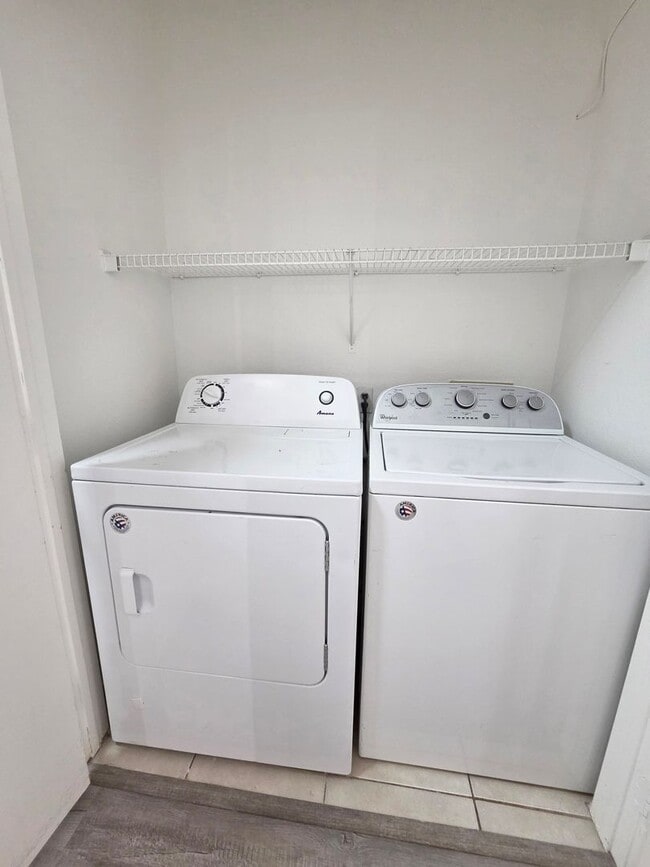 Building Photo - Gated Westpark Townhome | 3 Bed | 3 Bath | 2-Car Garage