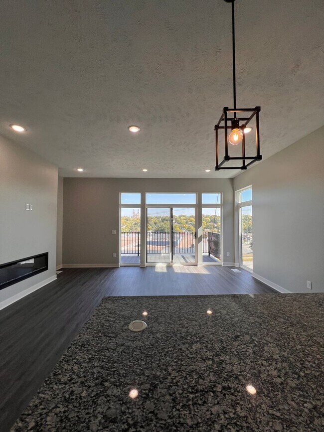 Building Photo - Luxury Living In Midtown near UNMC - 2bed 3bath + Garage