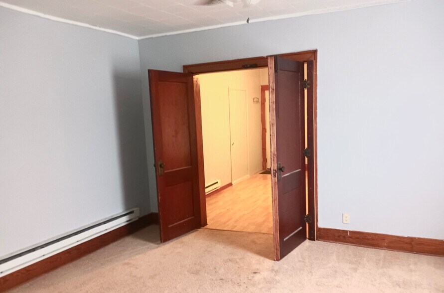 Building Photo - 227 S Main St