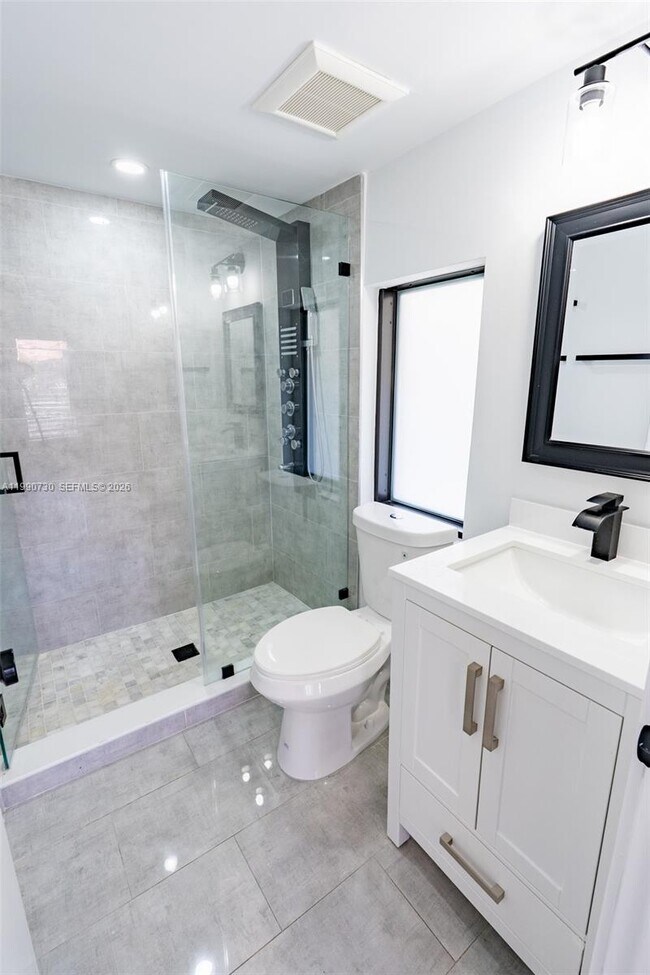 Building Photo - 2100 SW 6th St