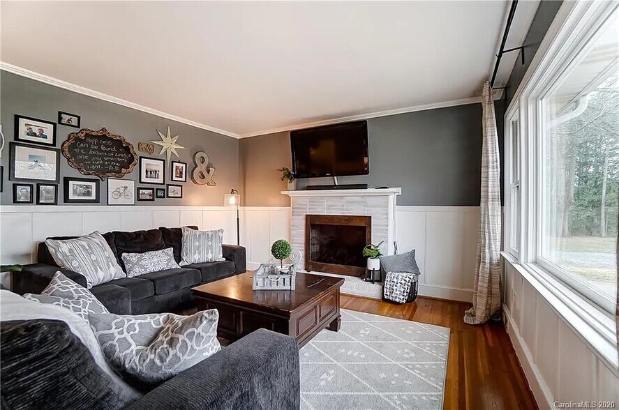 Building Photo - 10700 Forest Dr