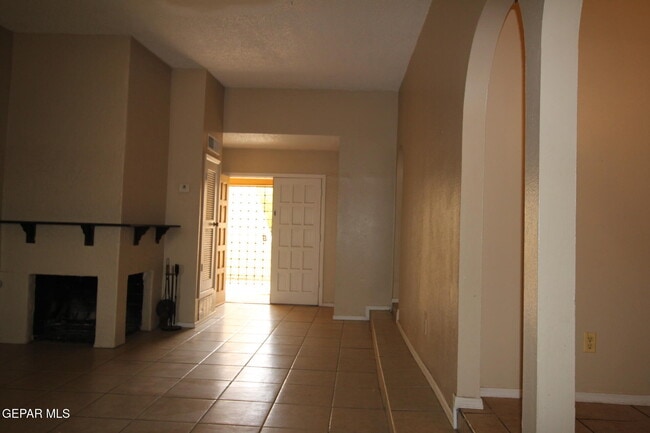 Building Photo - 10711 Ivanhoe Dr