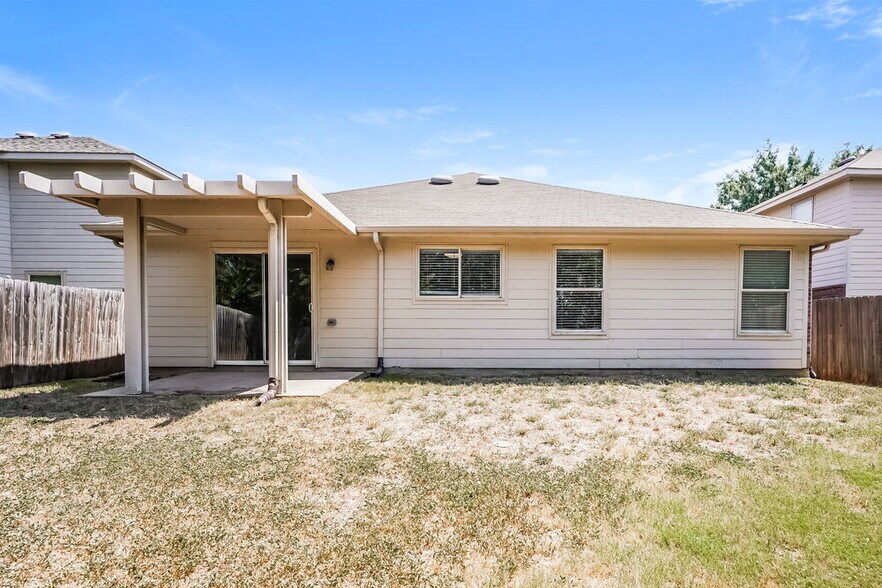 Building Photo - 8505 Shallow Creek Dr