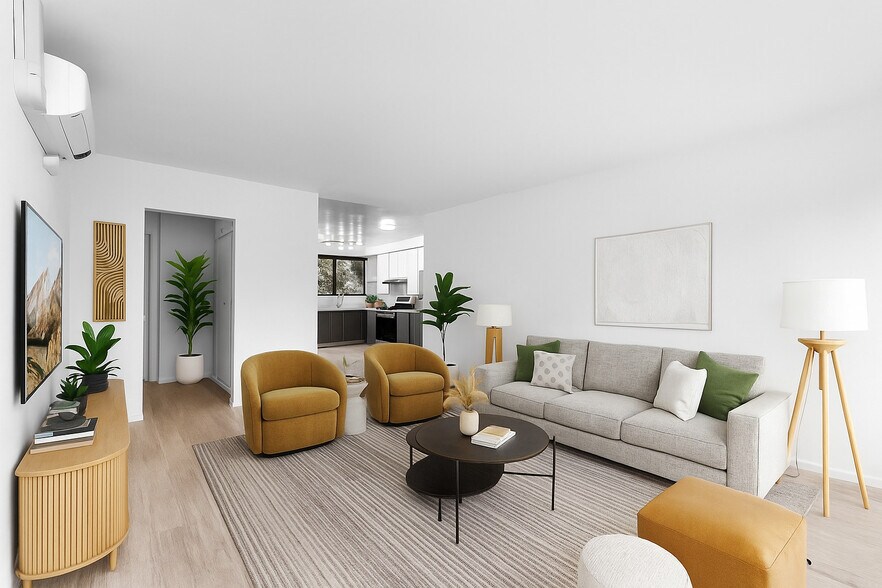 Primary Photo - 2033 N Beachwood Drive