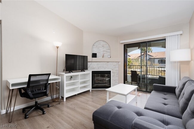 Building Photo - 950 Seven Hills Dr