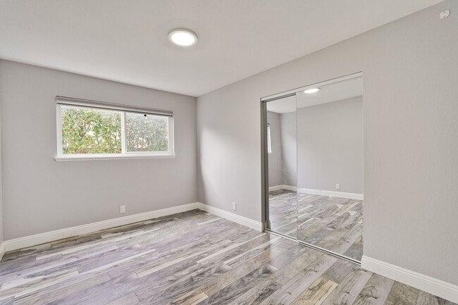 Building Photo - Stunning Single Family Home