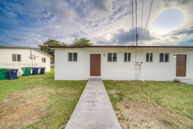 Building Photo - 17725 SW 103rd Ave