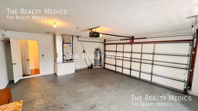 Building Photo - 23 Winding Woods Trail