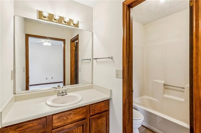 Building Photo - 1105 Booth Ct SW