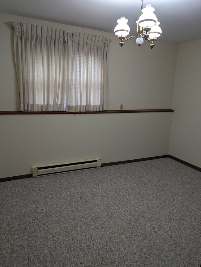 Building Photo - 2 bedroom, 1 bath condo in La Porte City