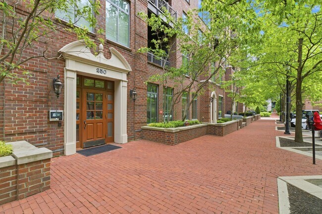 Building Photo - 250 Daniel Burnham Square