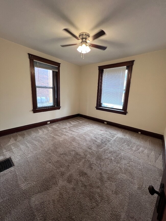 Building Photo - Walk-to-UC 2-Bed Gem (Short Term Lease)  – Lease ends 7/31