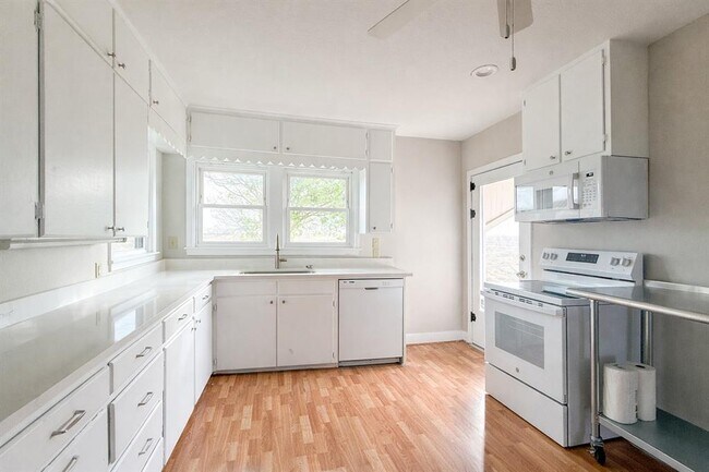Building Photo - 267 Bodemann Ln