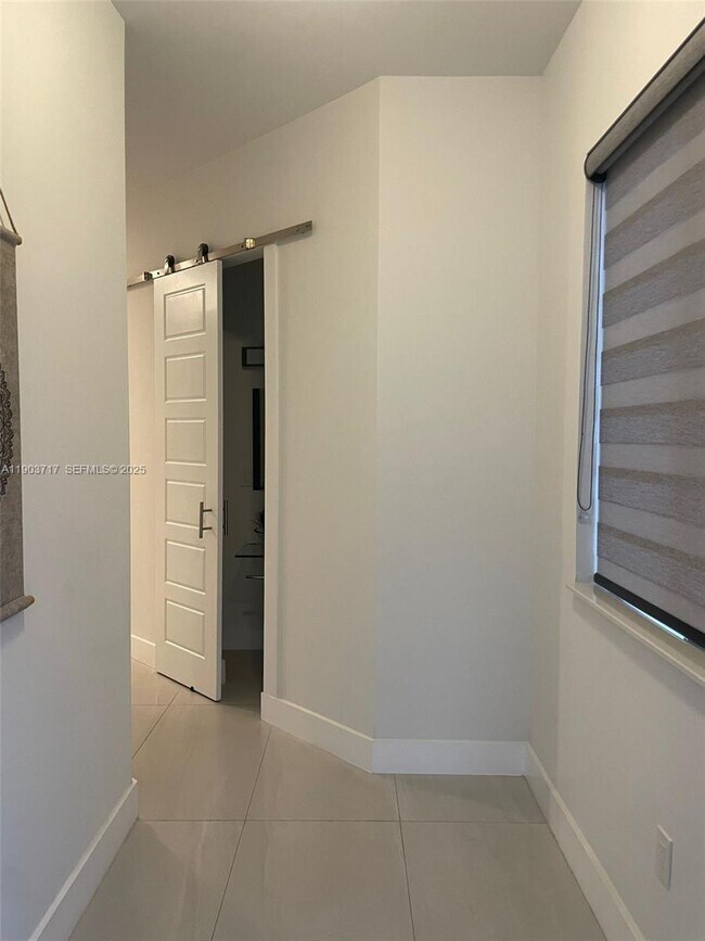 Building Photo - 3270 SW 44th St