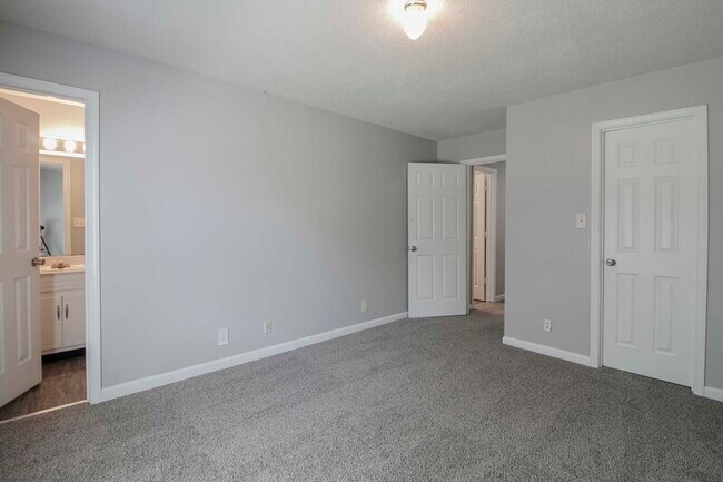 Building Photo - 571 Garnet Dr