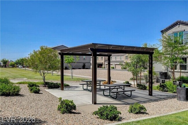 Building Photo - 634 Bellus Pl