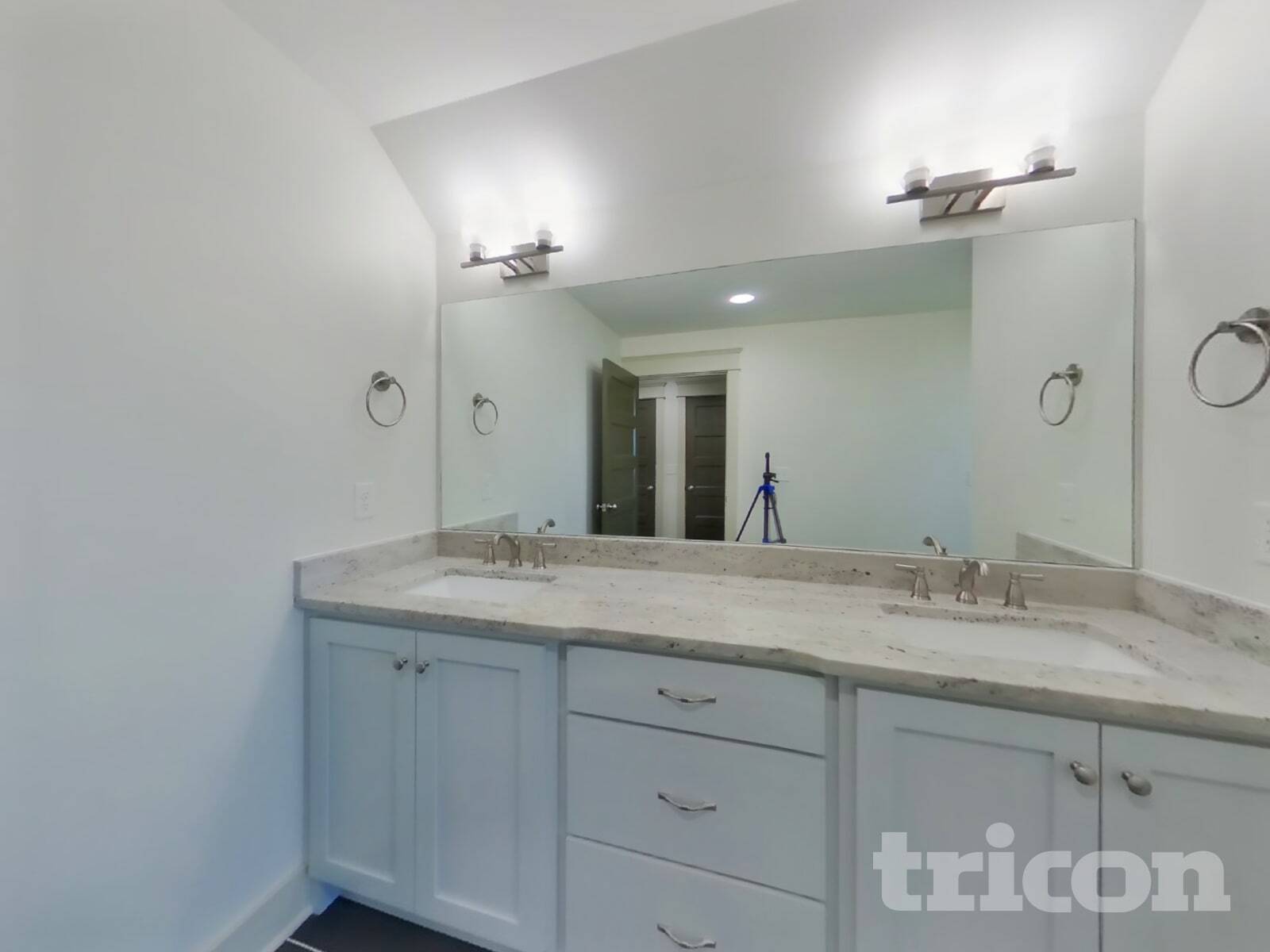 Building Photo - 1224 Hillwood Private Cove