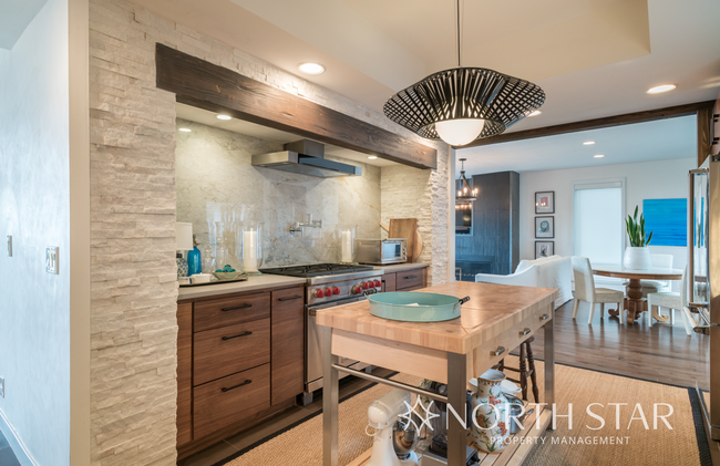 Building Photo - Stunning Modern Luxury in Southwest Hills