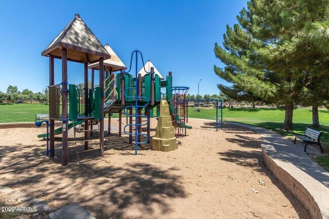 Building Photo - 16848 W Cottonwood St