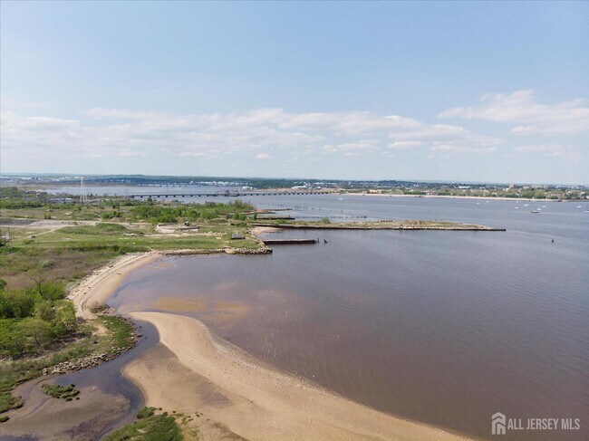 Building Photo - 5 Hilltop Ave