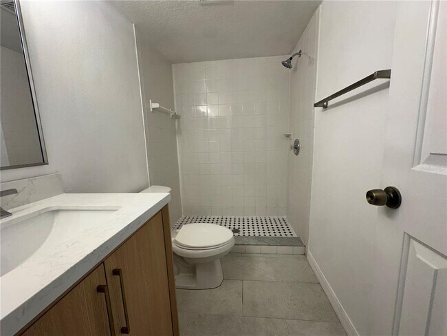 Building Photo - 1817 Townhall Ln