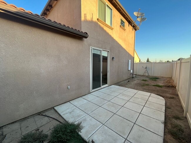 Building Photo - Great Town House Coming Soon!