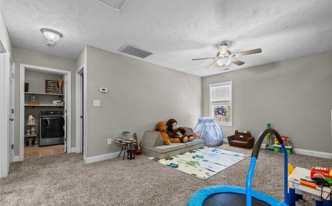 Building Photo - 263 Autumn Ln