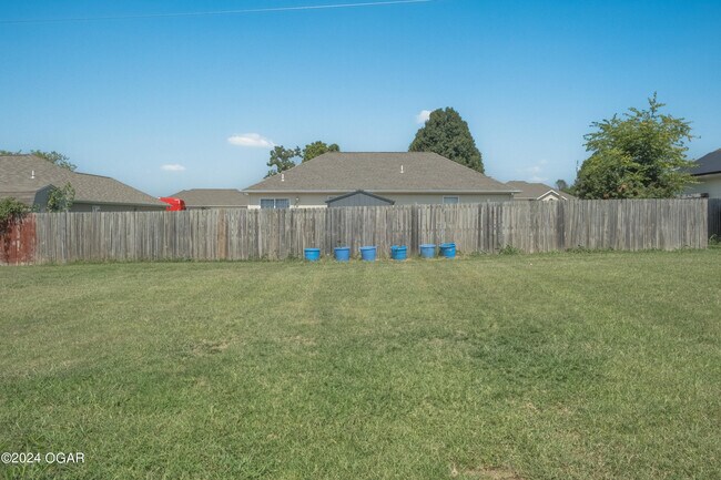Building Photo - 715 Derek Ct