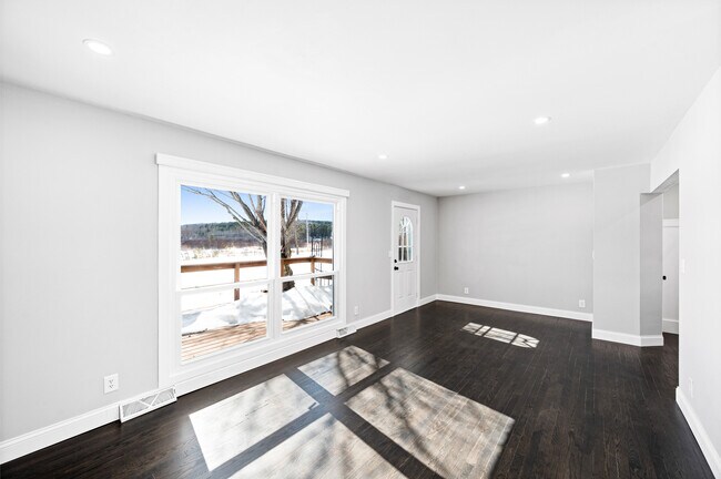 Building Photo - 415 Kelly Cir