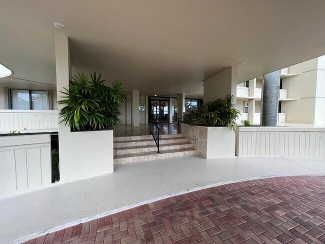 Building Photo - 132 Lakeshore Dr