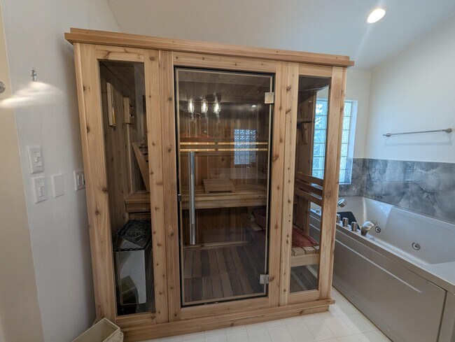 Building Photo - 16461 Riverwind Dr